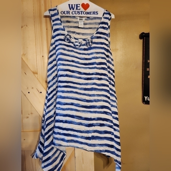 Monroe and main sleeveless tunic - Picture 2 of 8